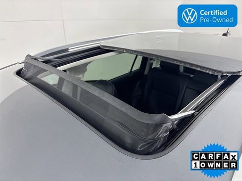 Certified 2022 Volkswagen Tiguan SE w/ Panoramic Sunroof Package AWD/4WD image 22