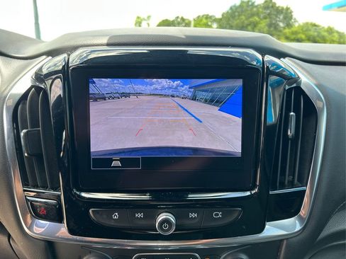 Used 2022 Chevrolet Traverse LT FWD image 27