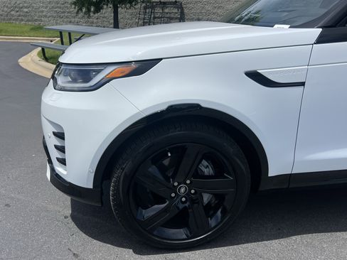 Certified 2025 Land Rover Discovery Dynamic SE AWD/4WD image 13