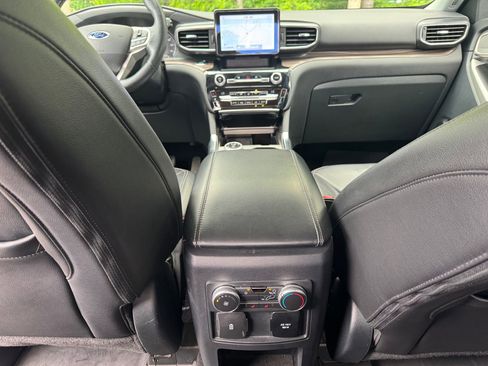 Used 2021 Ford Explorer Limited w/ Equipment Group 301A image 30