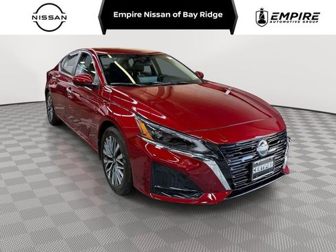 Used 2025 Nissan Altima 2.5 SV w/ SV Premium Package FWD image 1