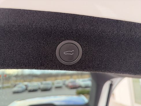 Used 2026 Tesla Model Y image 30