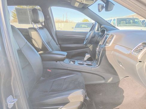 Used 2018 Jeep Grand Cherokee Altitude image 25