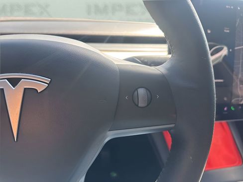 Used 2022 Tesla Model Y Long Range AWD/4WD image 16