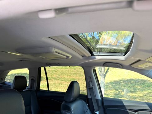 Used 2016 Honda Pilot Touring image 27