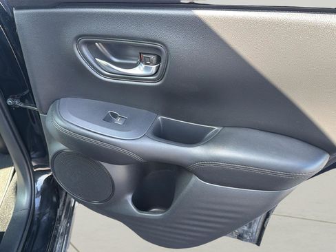 Used 2025 Honda HR-V LX image 18