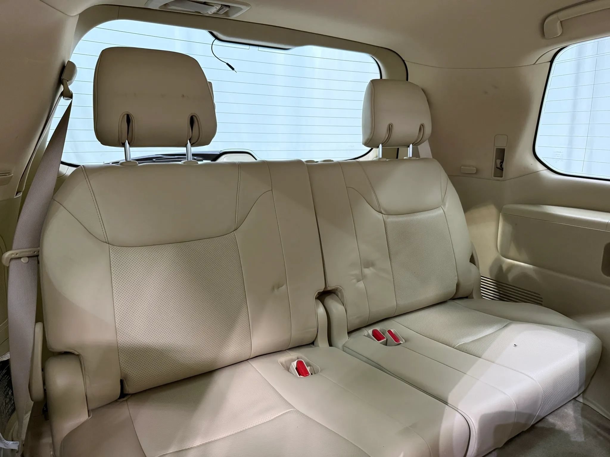 Used 2010 Lexus LX 570 4WD w/ Luxury Pkg image 19