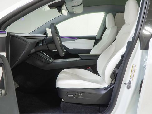 Used 2026 Tesla Model Y AWD image 25