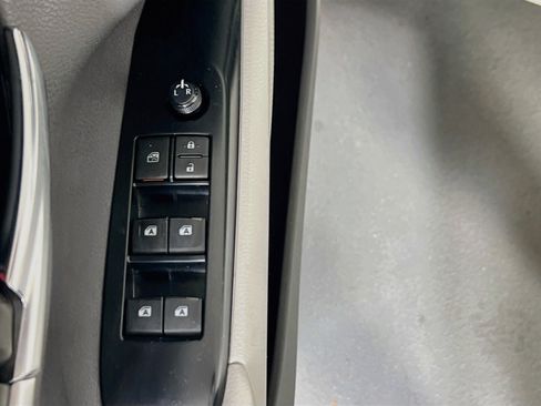Used 2020 Toyota Camry LE FWD image 17