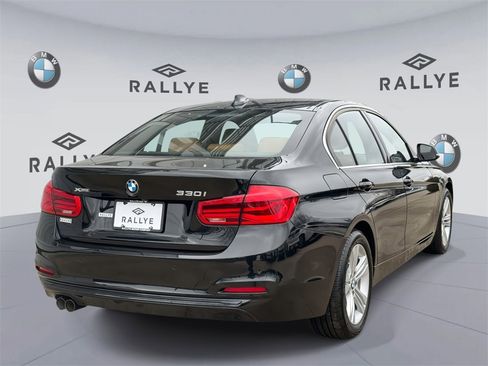 Used 2018 BMW 330i xDrive Sedan w/ Premium Package image 4