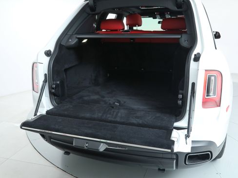 Used 2023 Rolls-Royce Cullinan Black Badge w/ Dark Exterior Package image 43