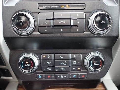 Used 2019 Ford F150 Lariat w/ Equipment Group 502A Luxury image 10