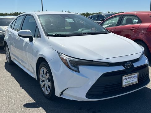 Used 2023 Toyota Corolla LE FWD image 2