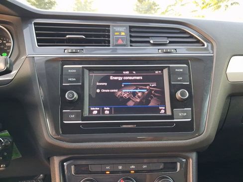 Used 2018 Volkswagen Tiguan S FWD image 21