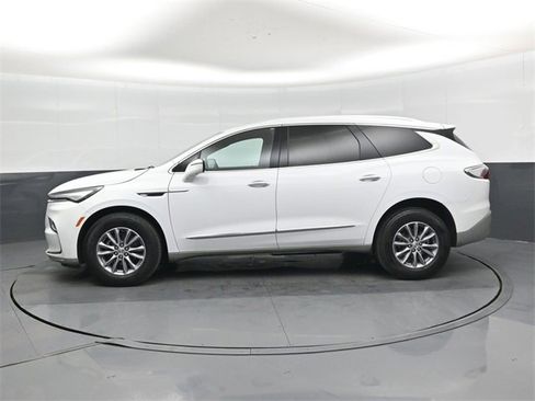 Used 2024 Buick Enclave Premium image 7
