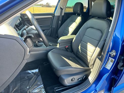 Used 2024 Volkswagen Jetta SE image 11