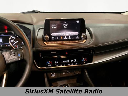 Used 2022 Nissan Rogue SV image 9