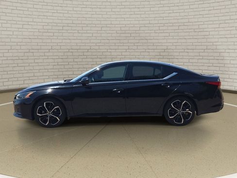 Used 2024 Nissan Altima 2.5 SR FWD image 8