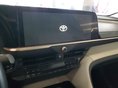 Certified 2024 Toyota Crown AWD/4WD image 27