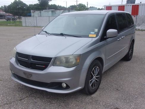 Used 2014 Dodge Grand Caravan SXT w/ UConnect Hands-Free Group FWD image 3