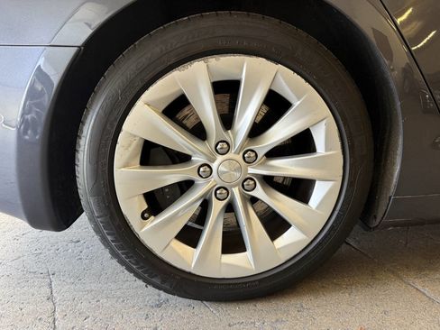 Used 2019 Tesla Model S Long Range AWD/4WD image 32