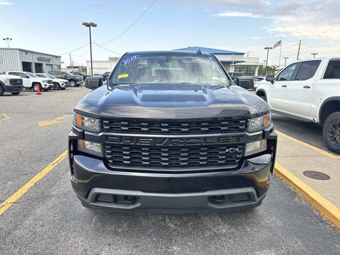 Used 2019 Chevrolet Silverado 1500 Custom w/ Custom Value Package RWD image 2