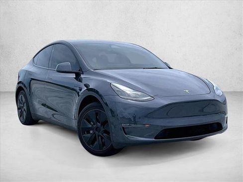 Used 2025 Tesla Model Y Long Range RWD image 12