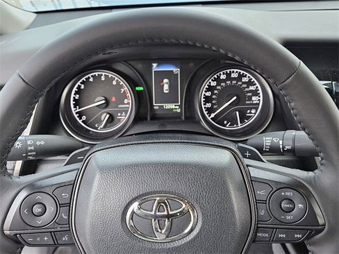 Used 2024 Toyota Camry SE image 21