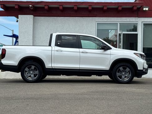 Used 2025 Honda Ridgeline TrailSport image 3