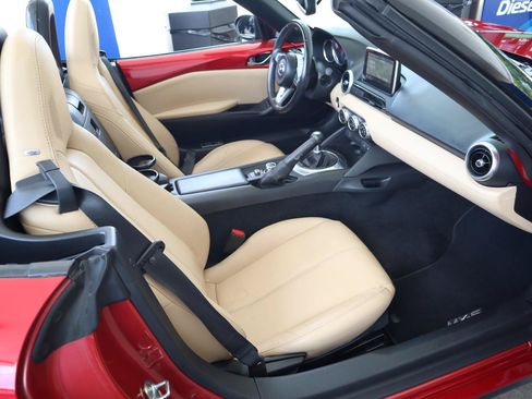 Used 2016 MAZDA MX-5 Miata Grand Touring RWD image 18