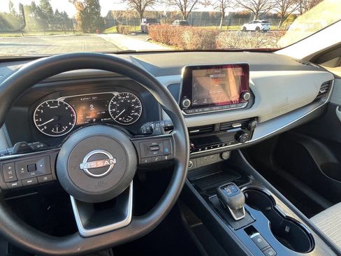 Used 2023 Nissan Rogue SV image 11
