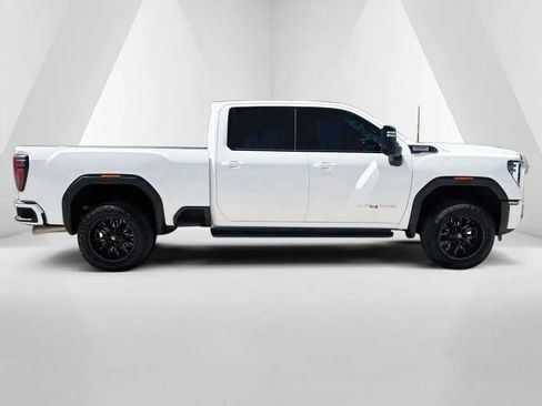 Used 2025 GMC Sierra 2500 AT4 w/ AT4 Premium Plus Package AWD/4WD image 8