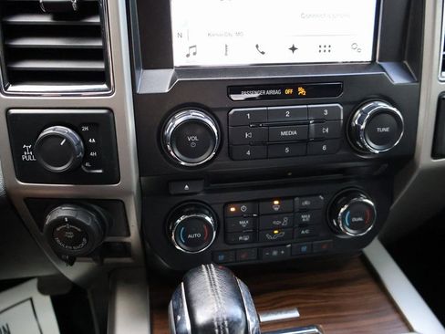 Used 2017 Ford F150 Lariat image 27