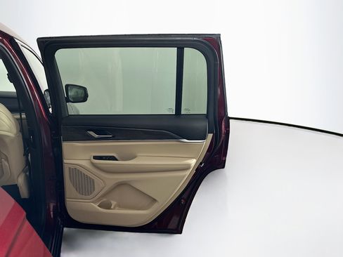 Used 2023 Jeep Grand Cherokee L Limited image 33