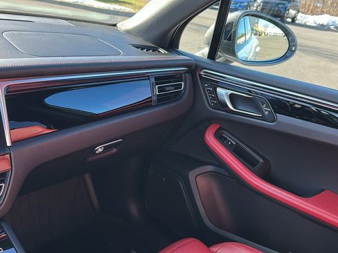 Used 2024 Porsche Macan Turbo image 21