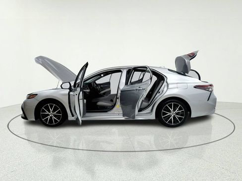Used 2023 Toyota Camry SE AWD/4WD image 11