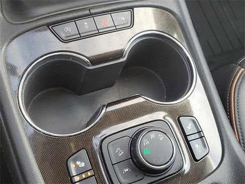 Used 2023 GMC Acadia AT4 w/ Technology Package image 30