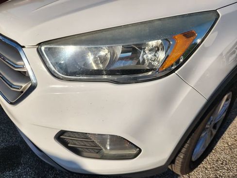 Used 2017 Ford Escape SE FWD image 6