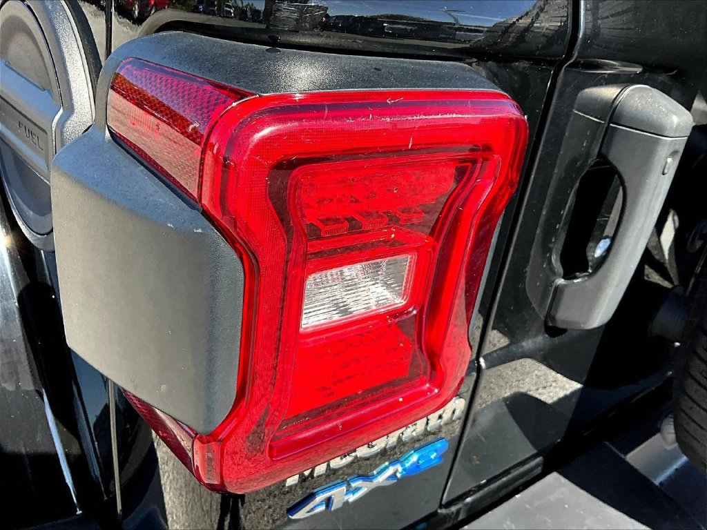 Used 2023 Jeep Wrangler Unlimited Sahara AWD/4WD image 26