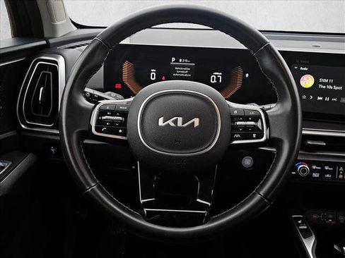 Used 2024 Kia Sorento S image 10