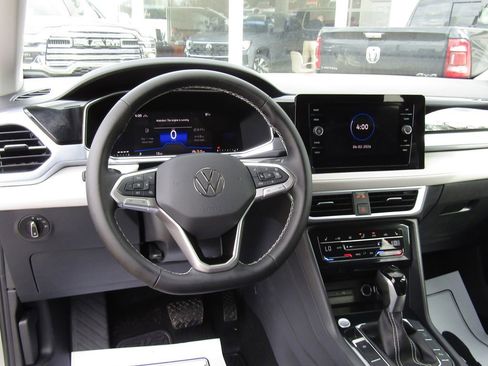 New 2026 Volkswagen Taos SE AWD/4WD image 23