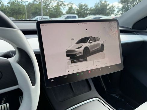 Used 2023 Tesla Model Y Performance image 24