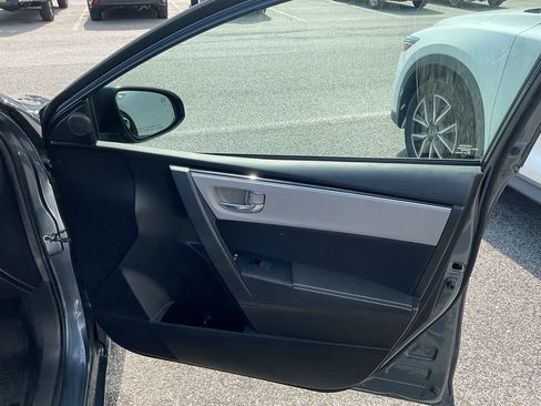 Used 2017 Toyota Corolla LE w/ Carpet Mat Package (TMS) FWD image 19