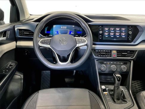 Used 2022 Volkswagen Taos SE w/ Panoramic Sunroof Package image 4