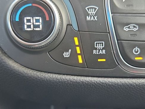 Used 2024 Chevrolet Equinox LT image 29