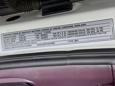 Used 2018 Bentley Bentayga image 25