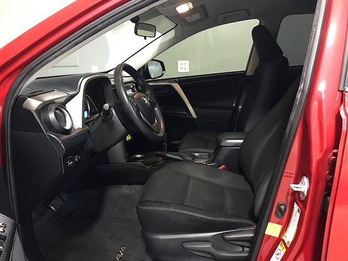 Used 2015 Toyota RAV4 LE FWD image 10