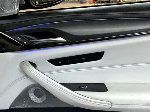 Used 2018 BMW M5 image 24