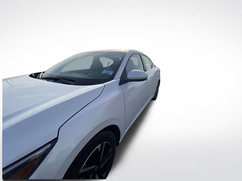Used 2024 Nissan Sentra SV image 2