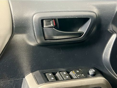 Used 2019 Toyota Tacoma SR5 RWD image 16